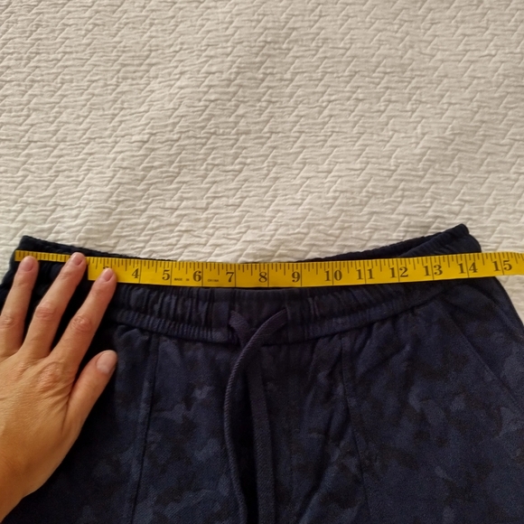ATHLETA Printed Farallon Stratum Camo Jogger Sz 10 - Picture 8 of 9